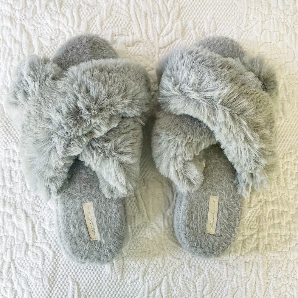 🔴 3 for $15 Halucci Gray Fluffy Faux Fur Gray House Shoes Slippers Size 9.5